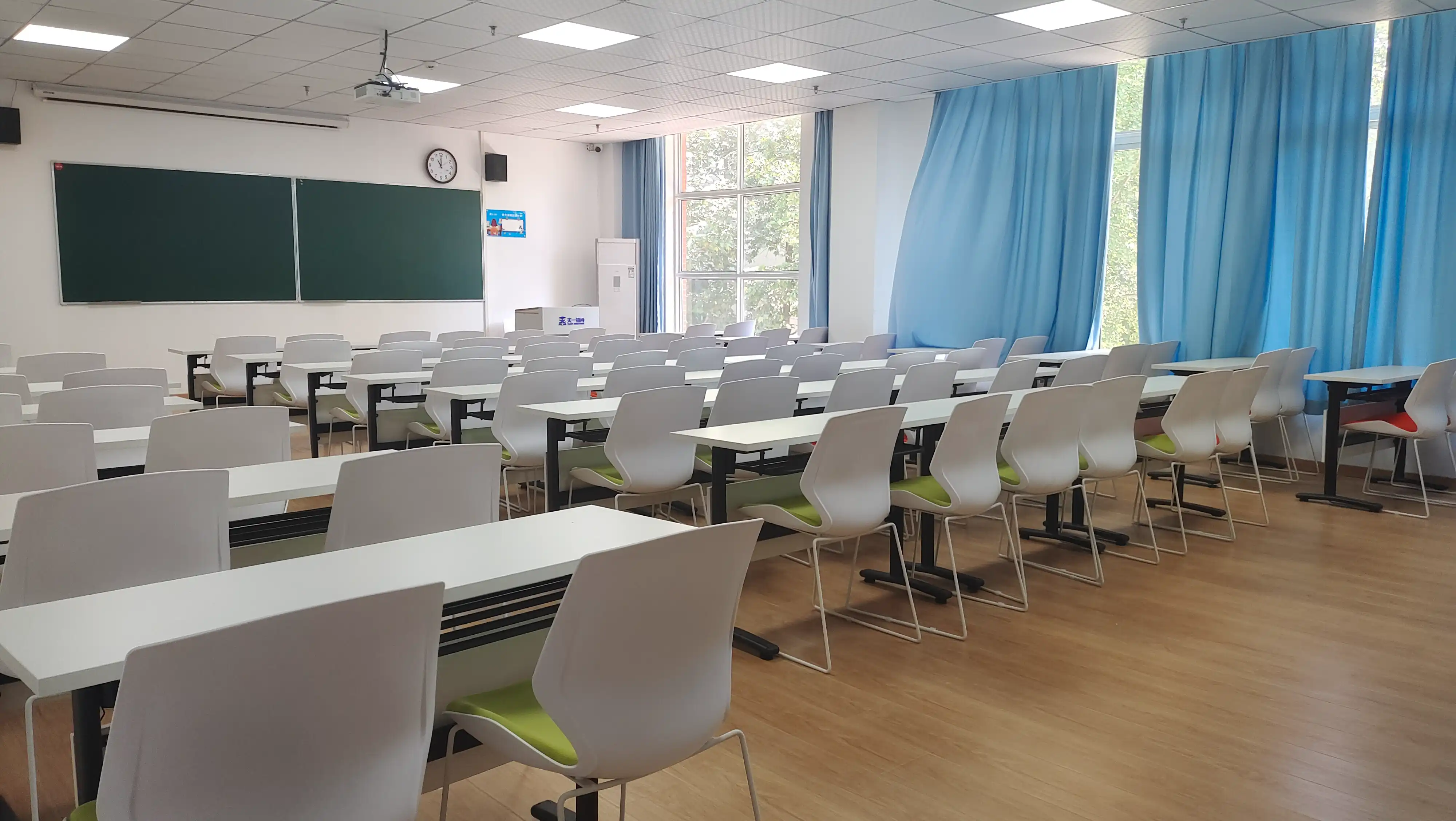 北大学城总部教室